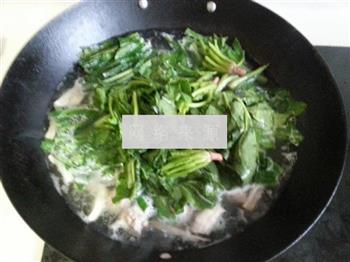 骨髓菠菜汆丸子怎么做，骨髓菠菜汆丸子怎么做好吃，骨髓菠菜汆丸子做法