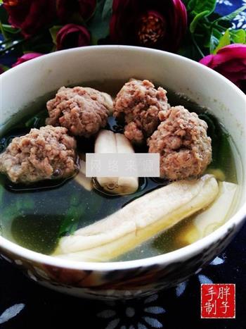 骨髓菠菜汆丸子怎么做，骨髓菠菜汆丸子怎么做好吃，骨髓菠菜汆丸子做法