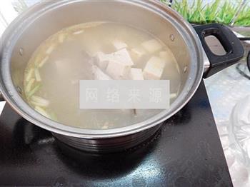 平菇豆腐鱼汤怎么做，平菇豆腐鱼汤怎么做好吃，平菇豆腐鱼汤做法