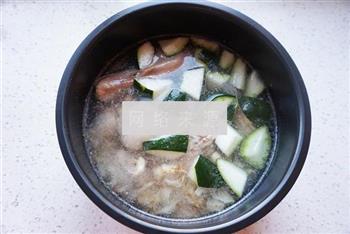 薏米莲子老鸭汤怎么做，薏米莲子老鸭汤怎么做好吃，薏米莲子老鸭汤做法