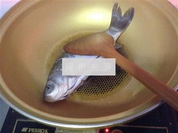 鲫鱼豆腐夹肉汤怎么做，鲫鱼豆腐夹肉汤怎么做好吃，鲫鱼豆腐夹肉汤做法