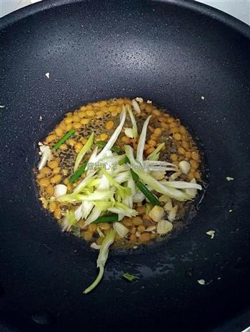 香辣普宁豆酱蒸鲳鱼怎么做，香辣普宁豆酱蒸鲳鱼怎么做好吃，香辣普宁豆酱蒸鲳鱼做法