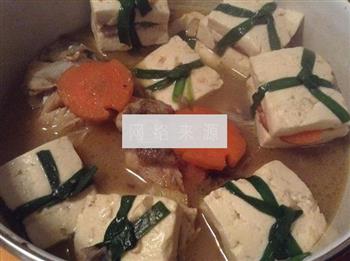 鲫鱼豆腐夹肉汤怎么做，鲫鱼豆腐夹肉汤怎么做好吃，鲫鱼豆腐夹肉汤做法