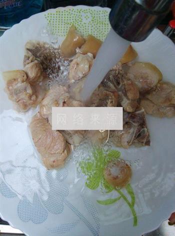 何首乌黑豆煲猪尾怎么做，何首乌黑豆煲猪尾怎么做好吃，何首乌黑豆煲猪尾做法