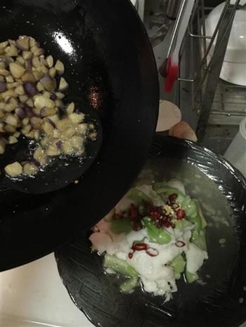 油泼鱼片怎么做，油泼鱼片怎么做好吃，油泼鱼片做法