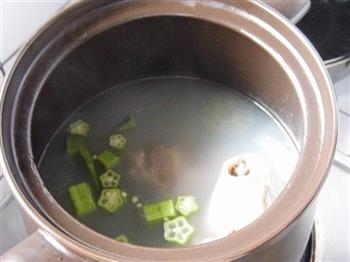 秋葵炖棒骨汤怎么做，秋葵炖棒骨汤怎么做好吃，秋葵炖棒骨汤做法
