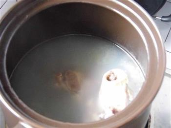 秋葵炖棒骨汤怎么做，秋葵炖棒骨汤怎么做好吃，秋葵炖棒骨汤做法