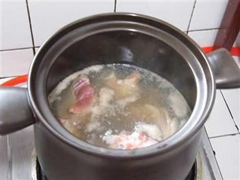 秋葵炖棒骨汤怎么做，秋葵炖棒骨汤怎么做好吃，秋葵炖棒骨汤做法