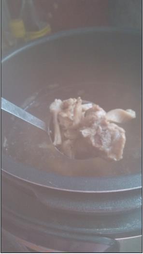 墨鱼猪肚排骨汤怎么做，墨鱼猪肚排骨汤怎么做好吃，墨鱼猪肚排骨汤做法