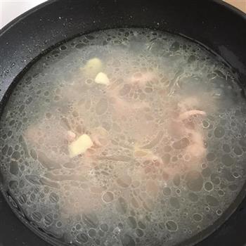 生滚猪肝瘦肉菠菜根汤怎么做，生滚猪肝瘦肉菠菜根汤怎么做好吃，生滚猪肝瘦肉菠菜根汤做法