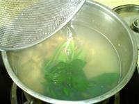绿菠淡菜汤怎么做，绿菠淡菜汤怎么做好吃，绿菠淡菜汤做法