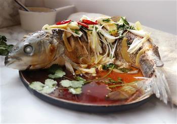 浇汁油淋鱼怎么做，浇汁油淋鱼怎么做好吃，浇汁油淋鱼做法