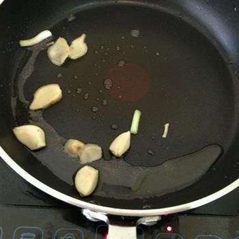 大蒜炆鱼怎么做，大蒜炆鱼怎么做好吃，大蒜炆鱼做法