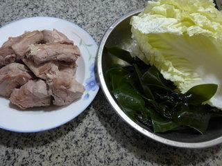 海带结白菜排骨汤怎么做，海带结白菜排骨汤怎么做好吃，海带结白菜排骨汤做法