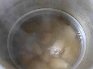 海带结白菜排骨汤怎么做，海带结白菜排骨汤怎么做好吃，海带结白菜排骨汤做法