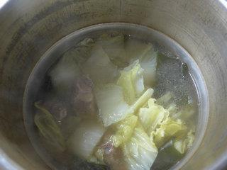 海带结白菜排骨汤怎么做，海带结白菜排骨汤怎么做好吃，海带结白菜排骨汤做法