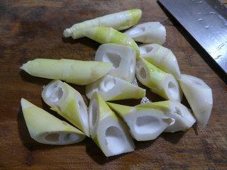 咸肉雷笋肉骨汤怎么做，咸肉雷笋肉骨汤怎么做好吃，咸肉雷笋肉骨汤做法