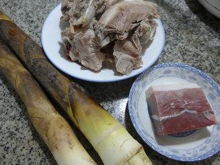 咸肉雷笋肉骨汤怎么做，咸肉雷笋肉骨汤怎么做好吃，咸肉雷笋肉骨汤做法