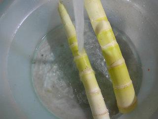 咸肉雷笋肉骨汤怎么做，咸肉雷笋肉骨汤怎么做好吃，咸肉雷笋肉骨汤做法