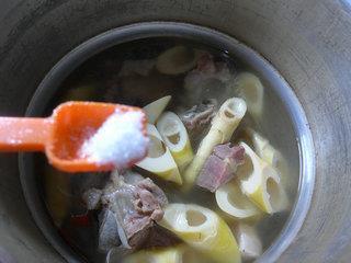 咸肉雷笋肉骨汤怎么做，咸肉雷笋肉骨汤怎么做好吃，咸肉雷笋肉骨汤做法