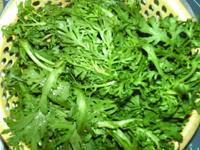 蛋清茼蒿淡菜汤怎么做，蛋清茼蒿淡菜汤怎么做好吃，蛋清茼蒿淡菜汤做法
