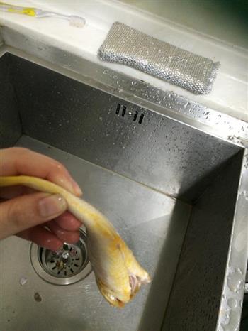 酒蒸黄鱼怎么做，酒蒸黄鱼怎么做好吃，酒蒸黄鱼做法
