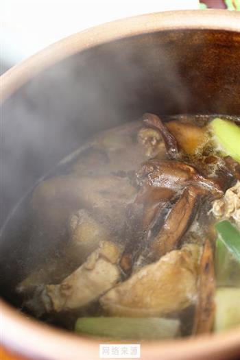 松茸土鸡汤怎么做，松茸土鸡汤怎么做好吃，松茸土鸡汤做法