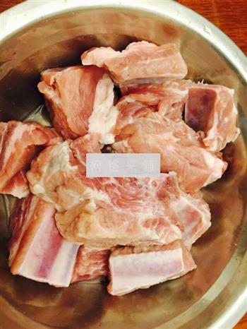 大骨汤炖排骨怎么做，大骨汤炖排骨怎么做好吃，大骨汤炖排骨做法