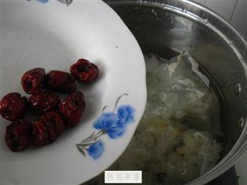 荸荠银耳汤怎么做，荸荠银耳汤怎么做好吃，荸荠银耳汤做法