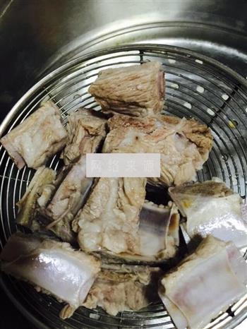 大骨汤炖排骨怎么做，大骨汤炖排骨怎么做好吃，大骨汤炖排骨做法