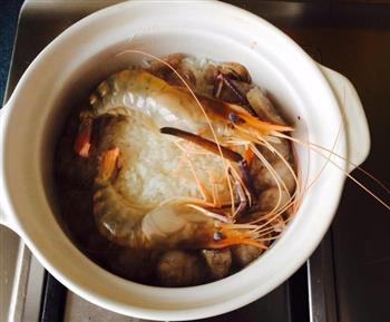 大虾腊肠煲仔饭怎么做，大虾腊肠煲仔饭怎么做好吃，大虾腊肠煲仔饭做法