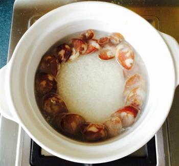 大虾腊肠煲仔饭怎么做，大虾腊肠煲仔饭怎么做好吃，大虾腊肠煲仔饭做法
