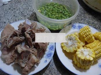 青黄豆玉米肉骨汤怎么做，青黄豆玉米肉骨汤怎么做好吃，青黄豆玉米肉骨汤做法