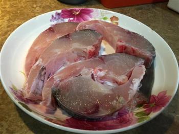 煎鱼腩怎么做，煎鱼腩怎么做好吃，煎鱼腩做法