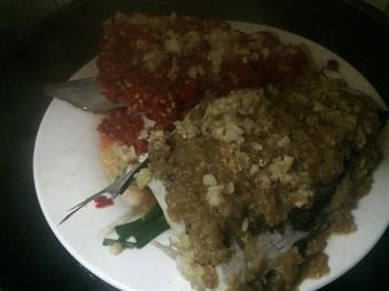 清蒸双色剁椒鱼头怎么做，清蒸双色剁椒鱼头怎么做好吃，清蒸双色剁椒鱼头做法
