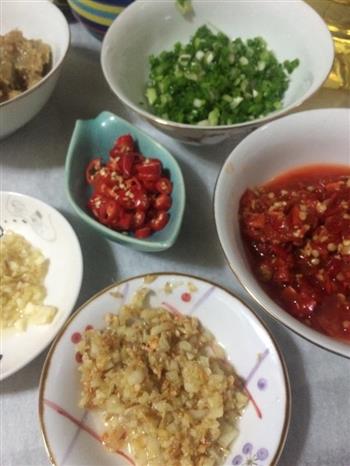 清蒸双色剁椒鱼头怎么做，清蒸双色剁椒鱼头怎么做好吃，清蒸双色剁椒鱼头做法