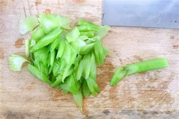 西芹百合溜虾仁怎么做，西芹百合溜虾仁怎么做好吃，西芹百合溜虾仁做法