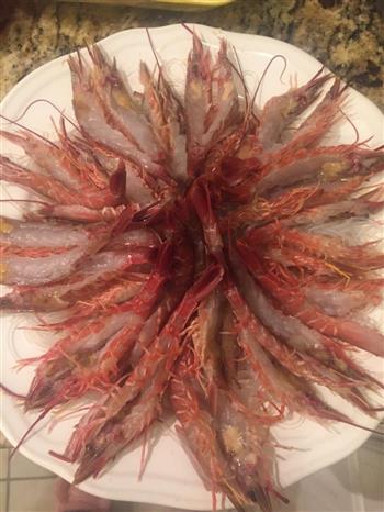 粤菜-蒜蓉粉丝蒸开边虾怎么做，粤菜-蒜蓉粉丝蒸开边虾怎么做好吃，粤菜-蒜蓉粉丝蒸开边虾做法