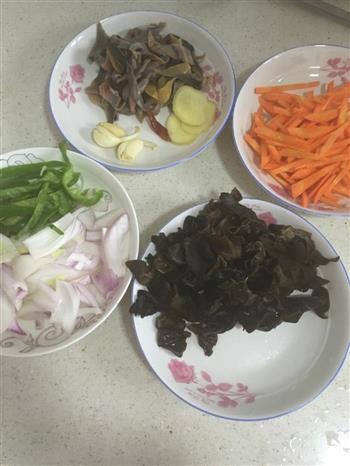 炒鳝丝怎么做，炒鳝丝怎么做好吃，炒鳝丝做法