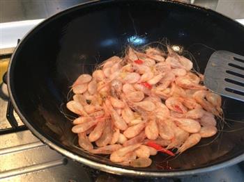 酱油炒河虾怎么做，酱油炒河虾怎么做好吃，酱油炒河虾做法