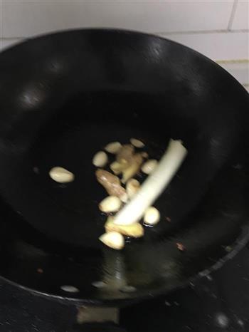 炖杂鱼怎么做，炖杂鱼怎么做好吃，炖杂鱼做法