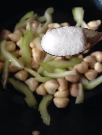 嫩菱煨核桃怎么做，嫩菱煨核桃怎么做好吃，嫩菱煨核桃做法