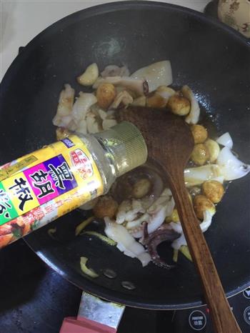 核桃仁酱烩墨鱼怎么做，核桃仁酱烩墨鱼怎么做好吃，核桃仁酱烩墨鱼做法