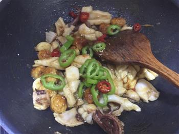 核桃仁酱烩墨鱼怎么做，核桃仁酱烩墨鱼怎么做好吃，核桃仁酱烩墨鱼做法