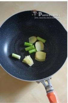酸辣泡椒虾怎么做，酸辣泡椒虾怎么做好吃，酸辣泡椒虾做法
