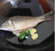 红小豆焖鲤鱼怎么做，红小豆焖鲤鱼怎么做好吃，红小豆焖鲤鱼做法