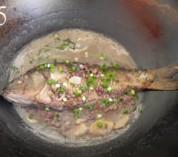 红小豆焖鲤鱼怎么做，红小豆焖鲤鱼怎么做好吃，红小豆焖鲤鱼做法