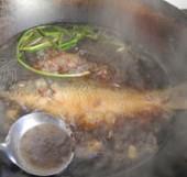红小豆焖鲤鱼怎么做，红小豆焖鲤鱼怎么做好吃，红小豆焖鲤鱼做法