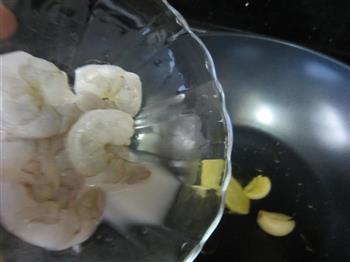 上汤豆苗虾怎么做，上汤豆苗虾怎么做好吃，上汤豆苗虾做法