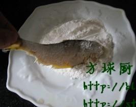 两吃油扣鱼怎么做，两吃油扣鱼怎么做好吃，两吃油扣鱼做法